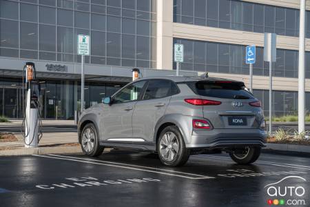 Hyundai Kona EV, trois quarts arrière